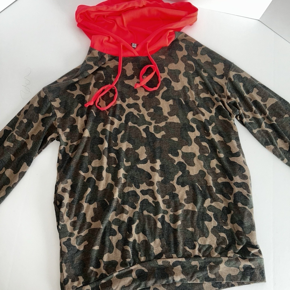 White birch Camo With Pink Hoodie, Womens Small, Long Sleeve Top, Comfy & Flows